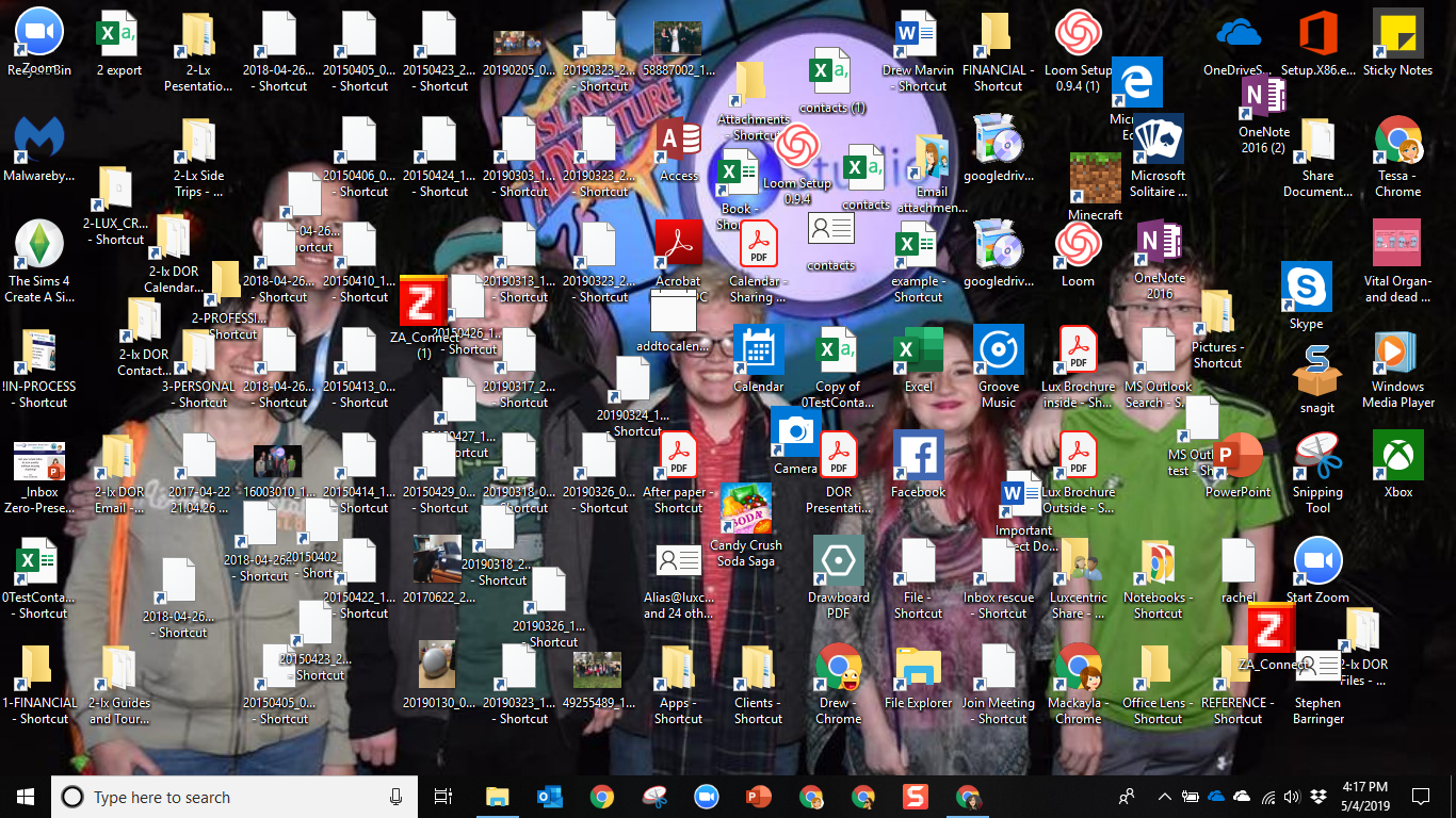Cluttered desktop image